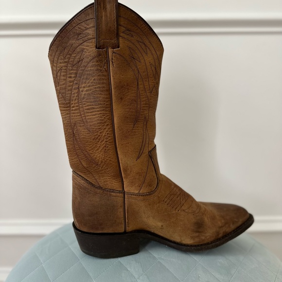 COPY - ✨LIKE NEW ✨ (worn twice) Frye Billy Pull On Tan Distressed Leather Cowbo… - Picture 3 of 10